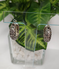 Load image into Gallery viewer, Espo Sig Earrings